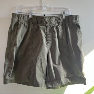 XL The North Face shorts